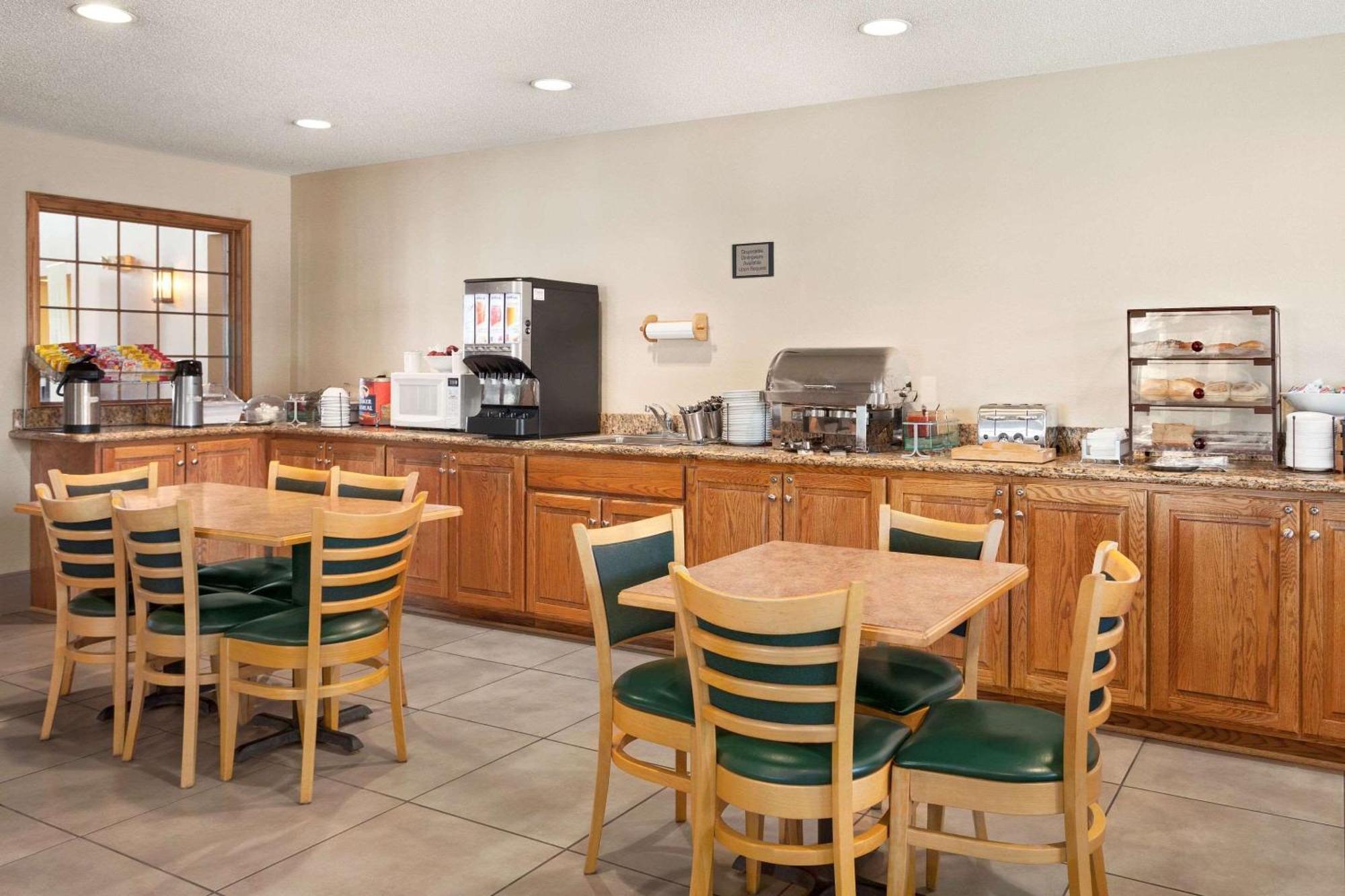 Country Inn & Suites By Radisson, Fort Dodge, Ia Exteriör bild