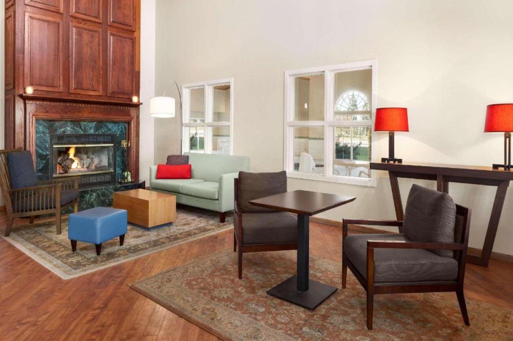 Country Inn & Suites By Radisson, Fort Dodge, Ia Exteriör bild